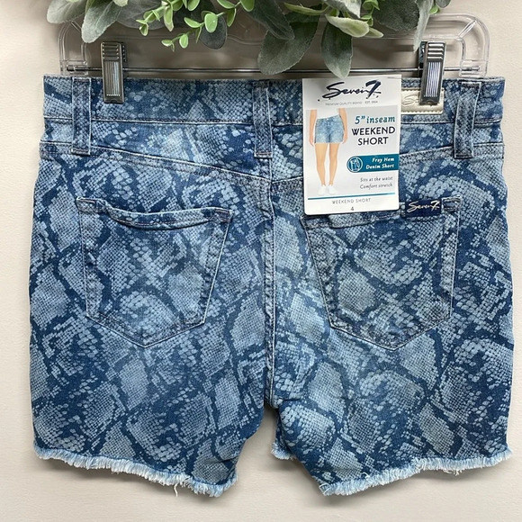 NWT Seven7 5” Inseam Weekend Short Fray Hem Python Indigo Denim 4 - Picture 4 of 16